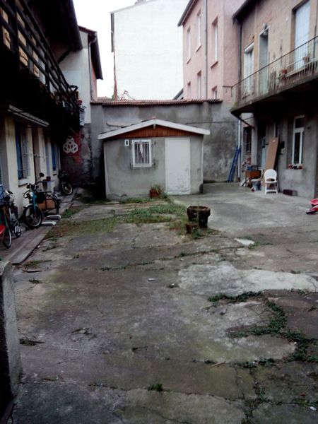 la cour en 2016